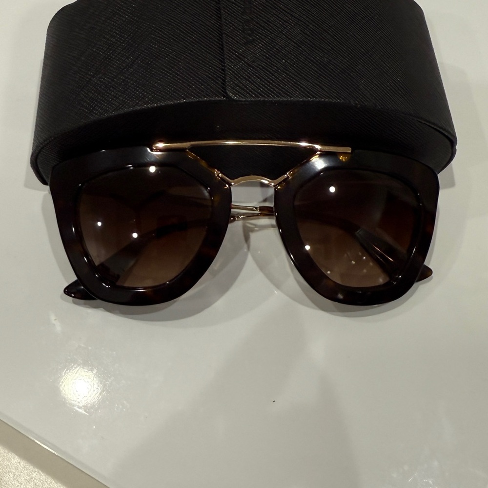 Prada Black Sunglasses Sleek Accessories